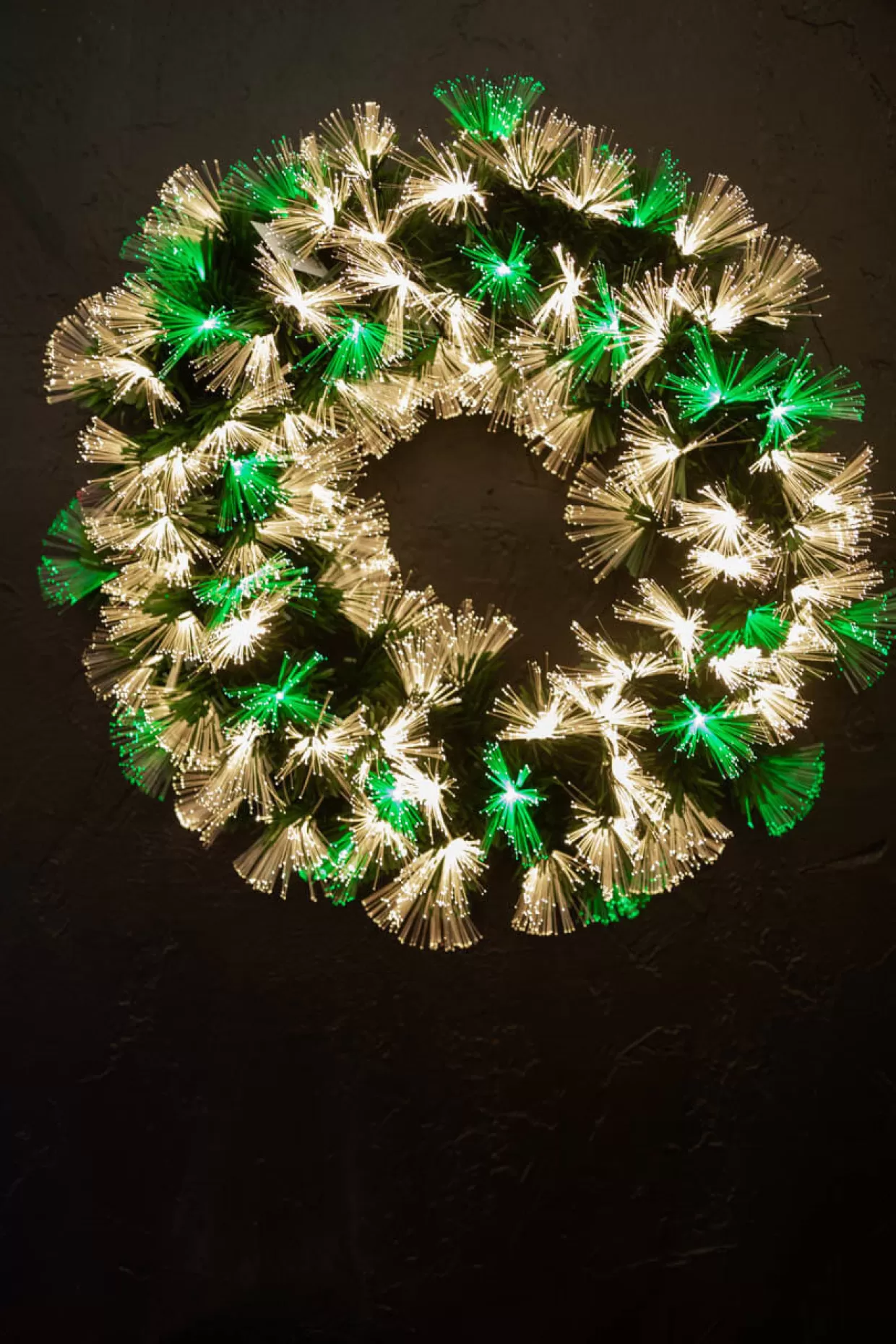 Decorator's Warehouse 24" Fiber Optic Wreath - Multicolor With White