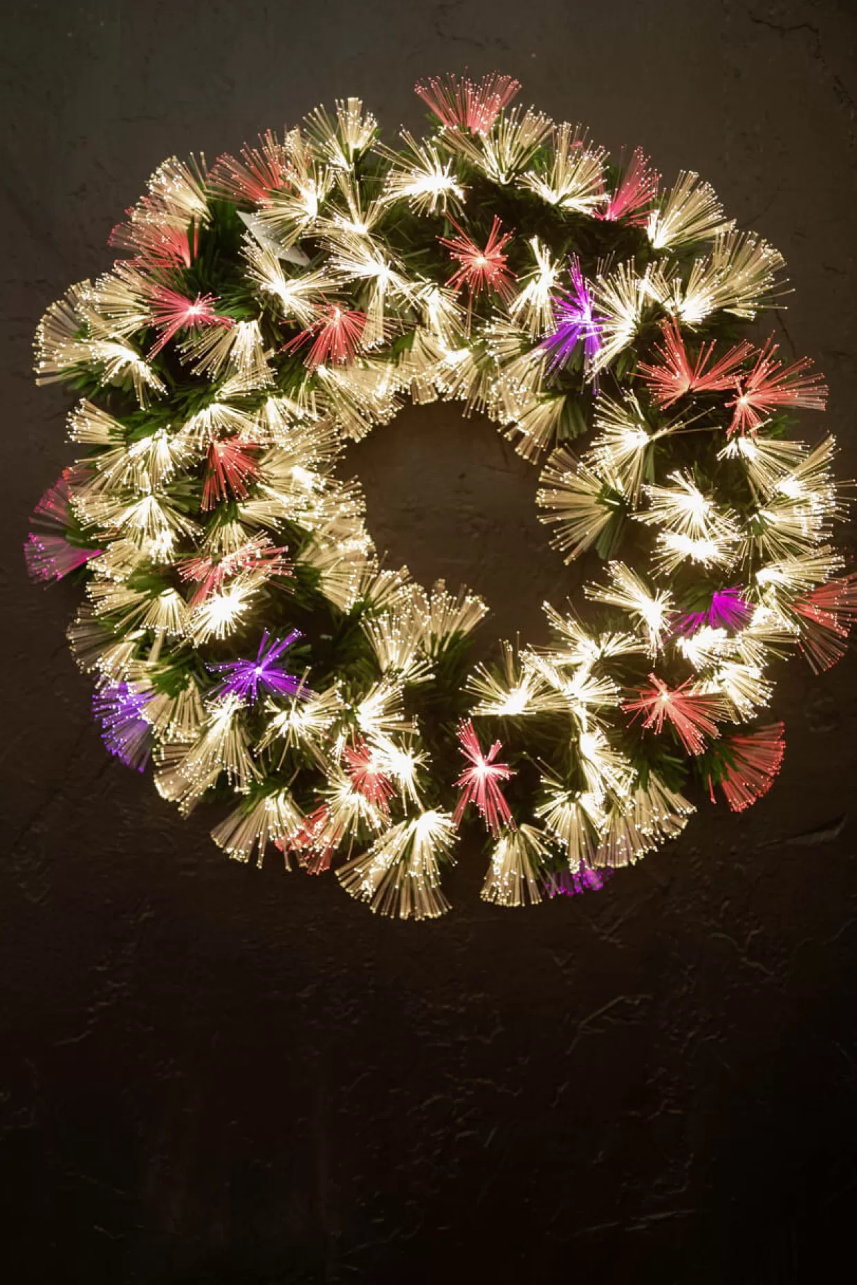 Decorator's Warehouse 24" Fiber Optic Wreath - Multicolor With White