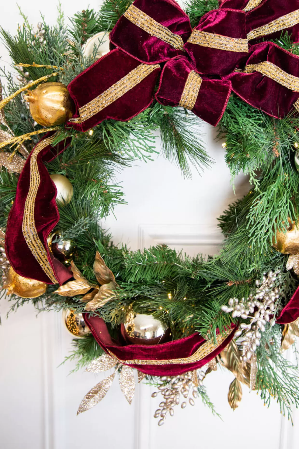 Decorator's Warehouse 30” Cordless Prelit Crimson & Gold Holiday Wreath