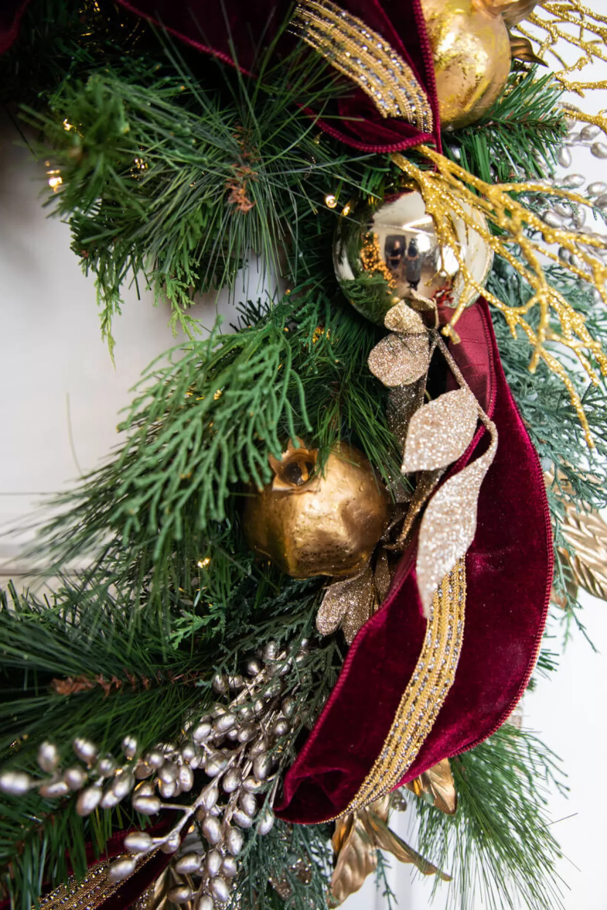 Decorator's Warehouse 30” Cordless Prelit Crimson & Gold Holiday Wreath