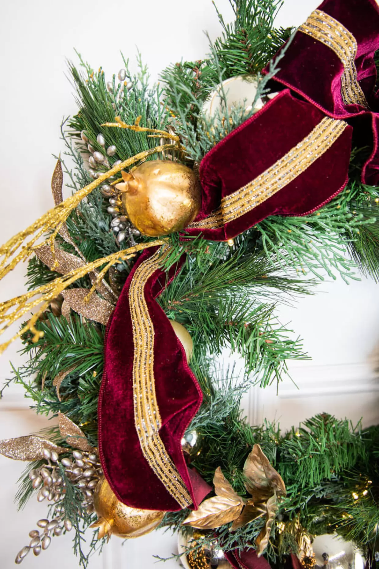 Decorator's Warehouse 30” Cordless Prelit Crimson & Gold Holiday Wreath