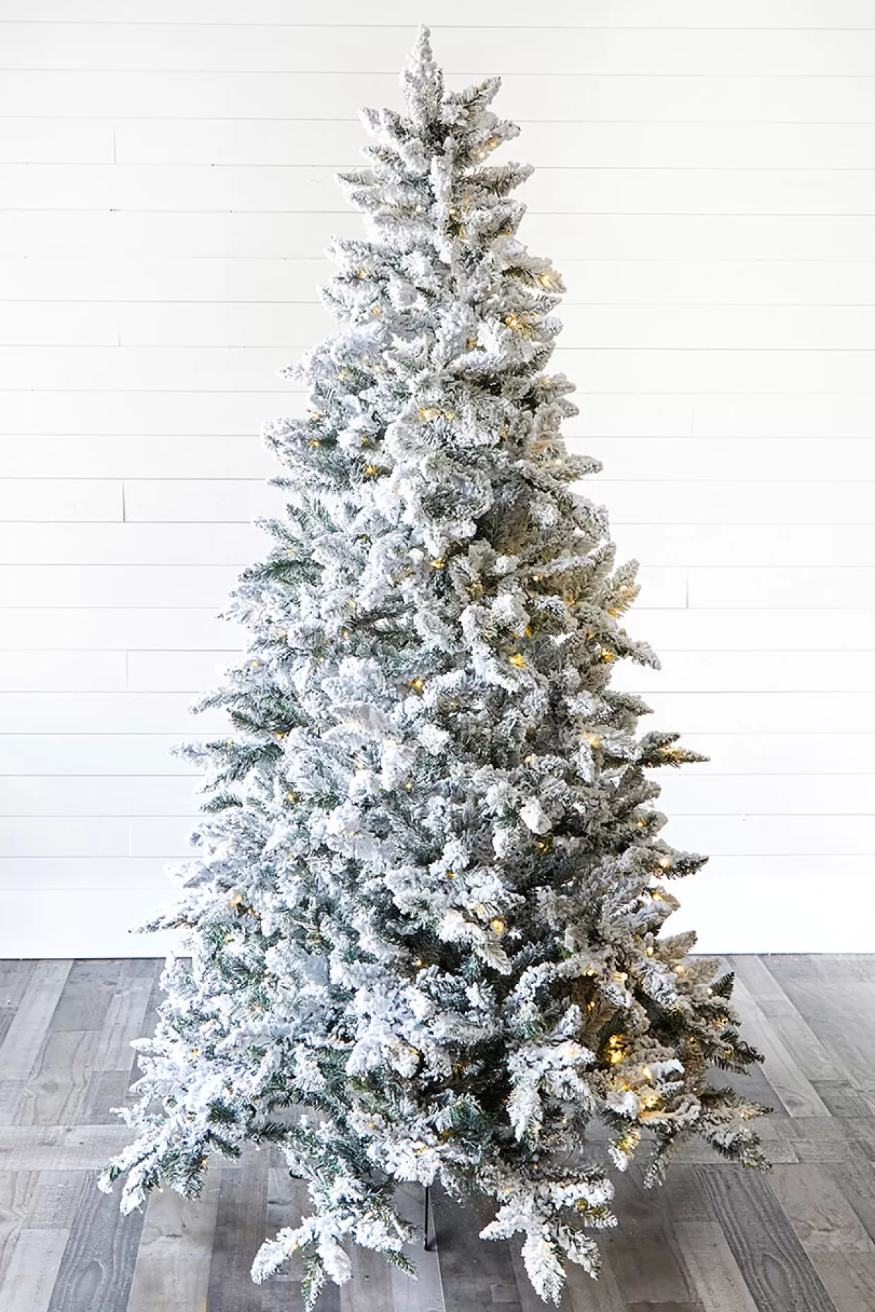 Decorator's Warehouse 7.5' Flocked Aleutian Artificial Christmas Tree With 550 Color-Changing Lights