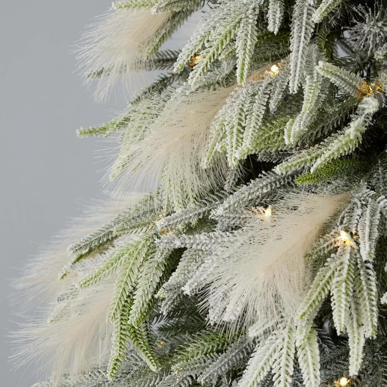 Decorator's Warehouse 7.5' Pine And Pampas Artificial Christmas Tree With 550 Warm White LED Lights