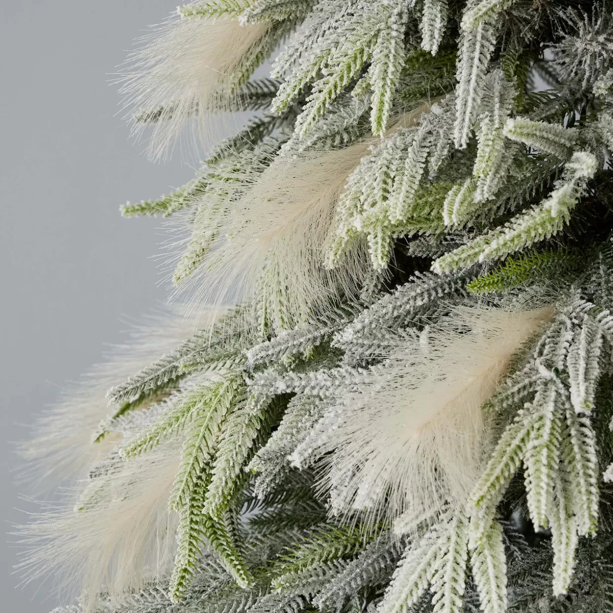 Decorator's Warehouse 7.5' Pine And Pampas Artificial Christmas Tree With 550 Warm White LED Lights