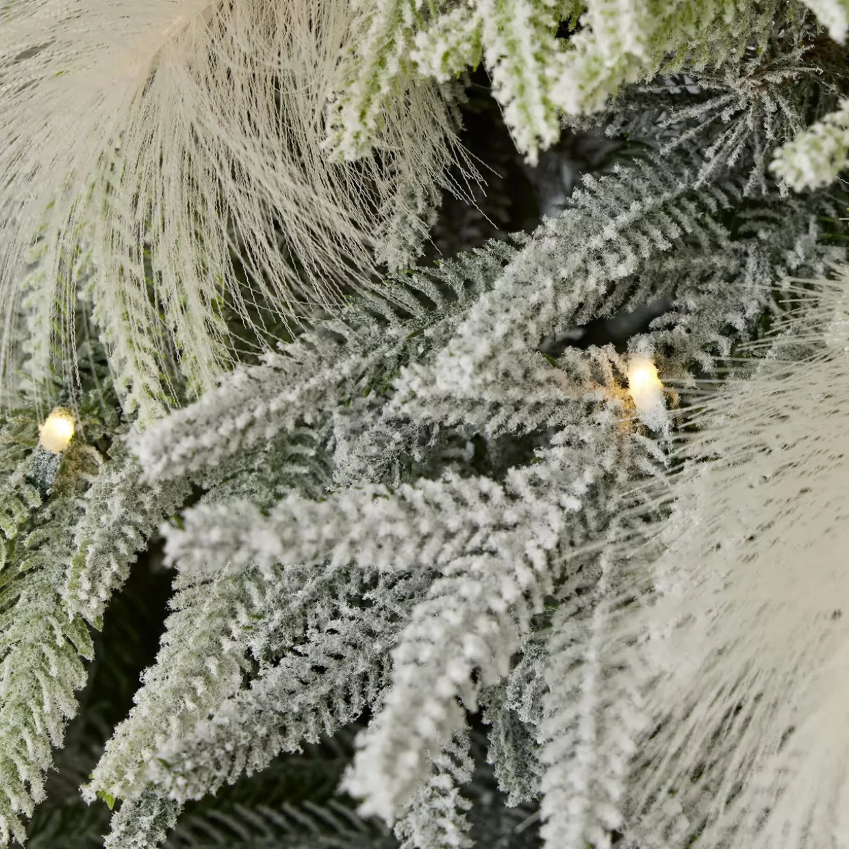 Decorator's Warehouse 7.5' Pine And Pampas Artificial Christmas Tree With 550 Warm White LED Lights