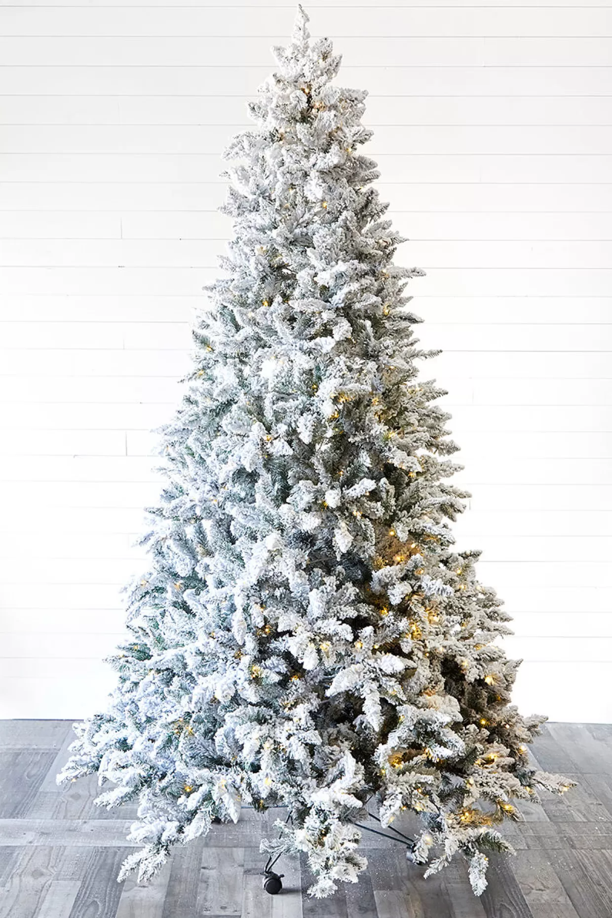 Decorator's Warehouse 9' Flocked Aleutian Artificial Christmas Tree With 950 Color-Changing Lights