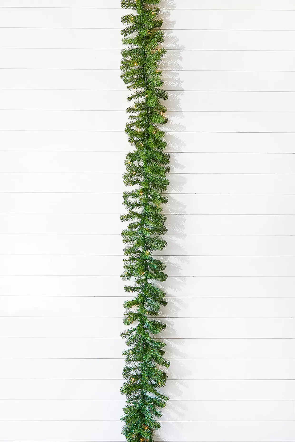 Decorator's Warehouse 9' X 10" Norway Pine Garland 200T/50Clear/Outdoor/UL